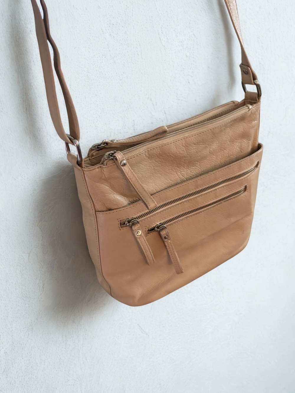 Great American Leatherworks Crossbody Bag in Beige